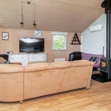 6 Person In Logstor-by Traum *