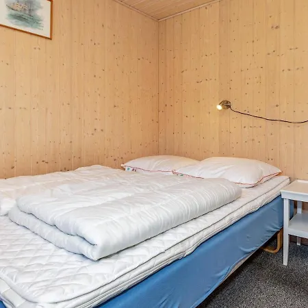 6 Person In Logstor-by Traum * Logstor