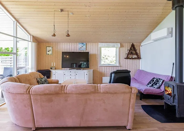 6 Person In Logstor-by Traum * Logstor