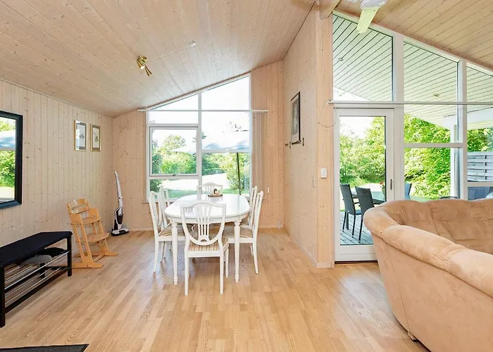 6 Person In Logstor-by Traum * Logstor