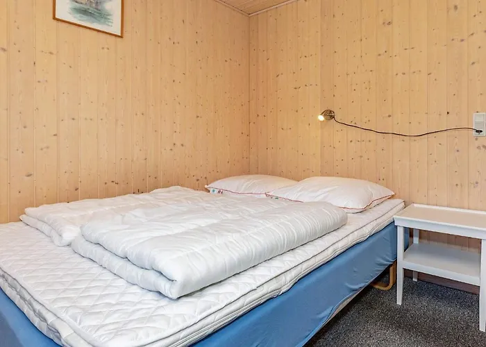 6 Person In Logstor-by Traum * Logstor